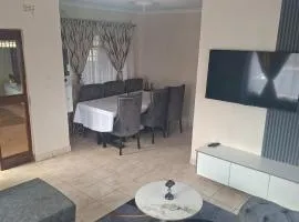 Home away from home in Sunway City, opposite Zimre Park Ruwa