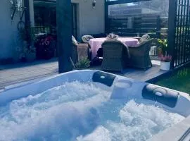 Domek z jacuzzi Studnica 39