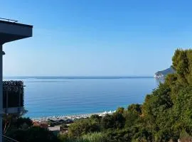 Azzurro Sea View Apartment with Parking and Balcony 5 min Walk to Beach