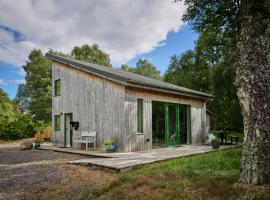 Betula Chalet – coast & country in the Highlands, хотел в Неърн