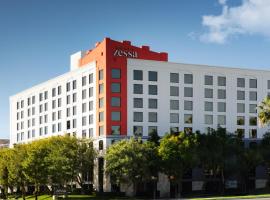 Hotel Zessa Orange County Airport, a DoubleTree by Hilton，聖安娜的飯店