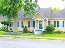 Home Away From Home-4 BR Lafayette Stay in the Heart of Town