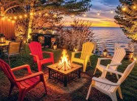 134 Entire 7BR Lakefront Cottage Beach, Kayaks
