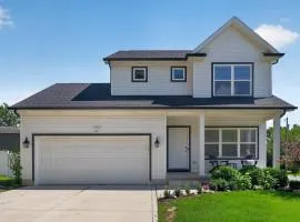 Cedar Lake 4BR Home for 8 with Lake Views home