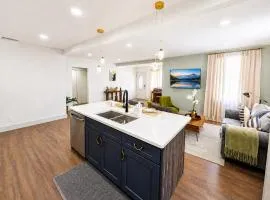5 Bedroom Home Sleeps 10, Avondale Jacksonville, Ping Pong, Screened Porch, Parking