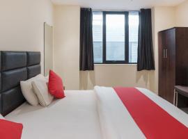OYO 74901 Hotel Kumkum Palace, hotell i Bhatha