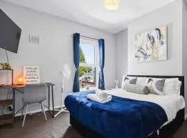 Cosy Home with free parking and Self Check in