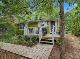 Maple Ridge Green Cottage HOT TUB