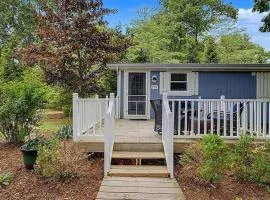 Maple Ridge Blue Cottage-HOT TUB