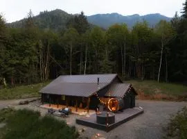28-Acre Olympic Cabin Hot Tub Sauna Private