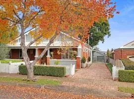 Modern Pet-Friendly Retreat 2BR Tamworth