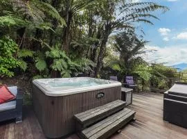 Champagne Tui - Moetapu Bay Holiday Home