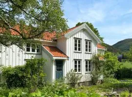 4 Bedroom Gorgeous Home In Averøy