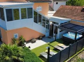 Holiday Home Dragi with Hot-Tub