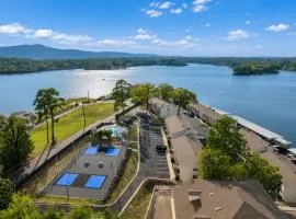 Anchors Away: Lake Hamilton Condo with Balcony, Pool & Tennis