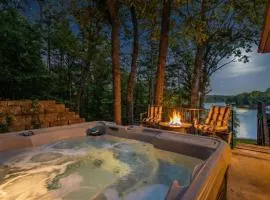 Waterfront Lake Hamilton Estate with Hot Tub & Private Dock