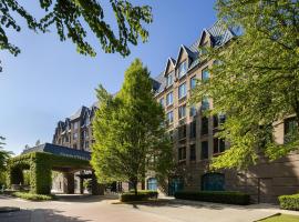 DoubleTree by Hilton North Vancouver、ノースバンクーバーのホテル