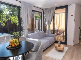 Exclusive Wellness House with Jacuzzi and Sauna, 10 Gardens