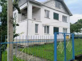 кімнати в будинку в Карпатах ,, Сокільське"