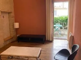 Charmant duplex 8 couchages 75 m2, terrasse 12 m2 dans village typique héraultais