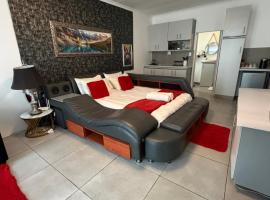 Rest Inn C Guesthouse - 10min from OR Tambo Airport, hôtel à Boksburg