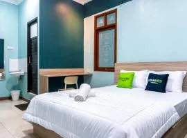 Urbanview Hotel Ultima Logam Bandung