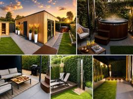 Steam & Dream - Hottub & Sauna Retreat - Free WiFi - Full Privacy - Luxury Experience, hotel v destinácii heinkenszand