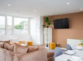 Vacant Nests Spacious Apartment Front Street