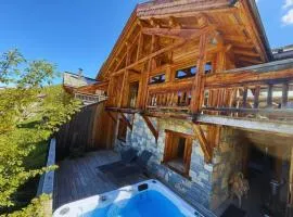 Chalet with Ski Slope Views, Jacuzzi & Cinema Room
