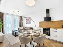 Bright Family Apartment for 6 - AC & Private Parking