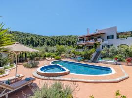 Nature Grand Estate - Spacious Villa with Pool, hotel in Skopelos