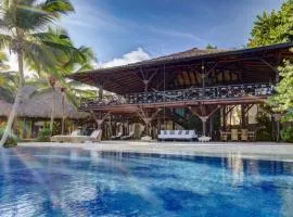 Stunning 6 Bed Iconic Beachfront Estate Featured in Architectural Digest with Infinity Pool & Full Staffed Service
