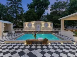 Emerald Hill Villa by Jodhani