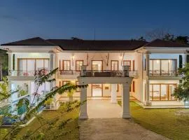 Cozy Escape - Akuregoda Luxury Villa with Private Pool