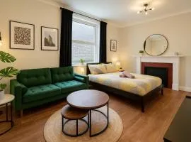 Central Studio Apartment for 2