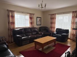 4 double bed detached bungalow in rural location, hotelli kohteessa Claremorris