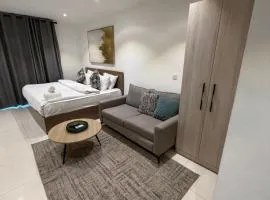 Spacious Studio Apt Airport Residential