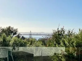 Boutique Apartment with Sea Views, Sun Outdoor Living