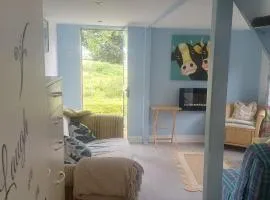 Inviting 1-Bed Cottage in Pontypridd