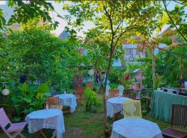 猫とピアノと星空のリゾートブティックコテージ -Starry Forest Cottage Okinawa-, hotel em Onna