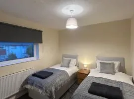 5 Bed Accomodation Contractors and Leisure