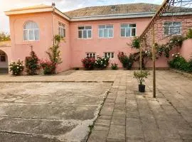 Qecresh Garden House