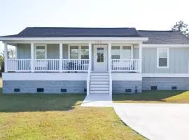 4BR Soundfront cottage Private Dock Fishing