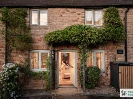 Charlotte's Cottage, a Charming Cotswolds Getaway