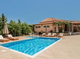 Villa Sophie - Sunny Retreat!