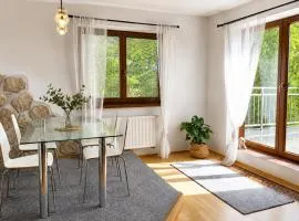 Spacious Apartment with Free Parking near Prague