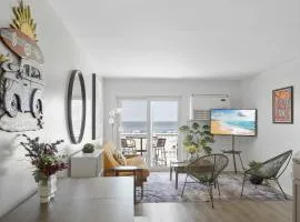 Town of Lewes penthouse with balcony beach access close to restaurants