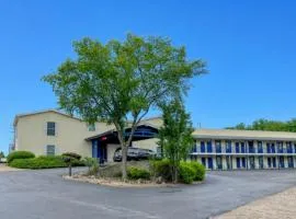 The No Wake Inn - Osage Beach