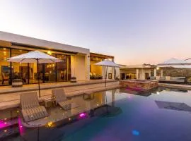 8BR Beach Estate, Pool, Hot Tub, 4 Villas