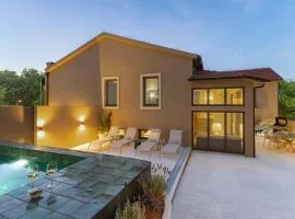 Canopy House by Portgual Active I Heated Pool